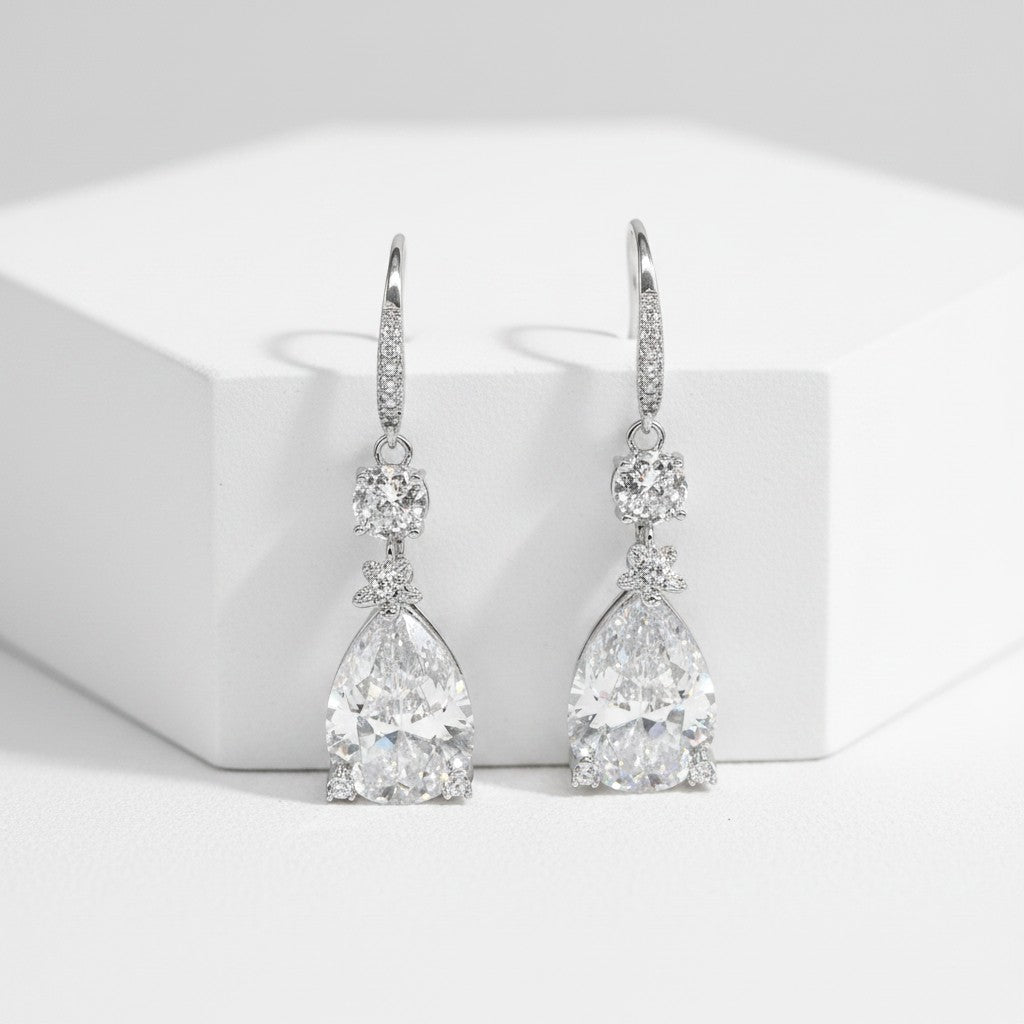 CUBIC ZIRCONIA COLLECTION - DAZZLING STARLET EARRINGS - CZER667 SILVER