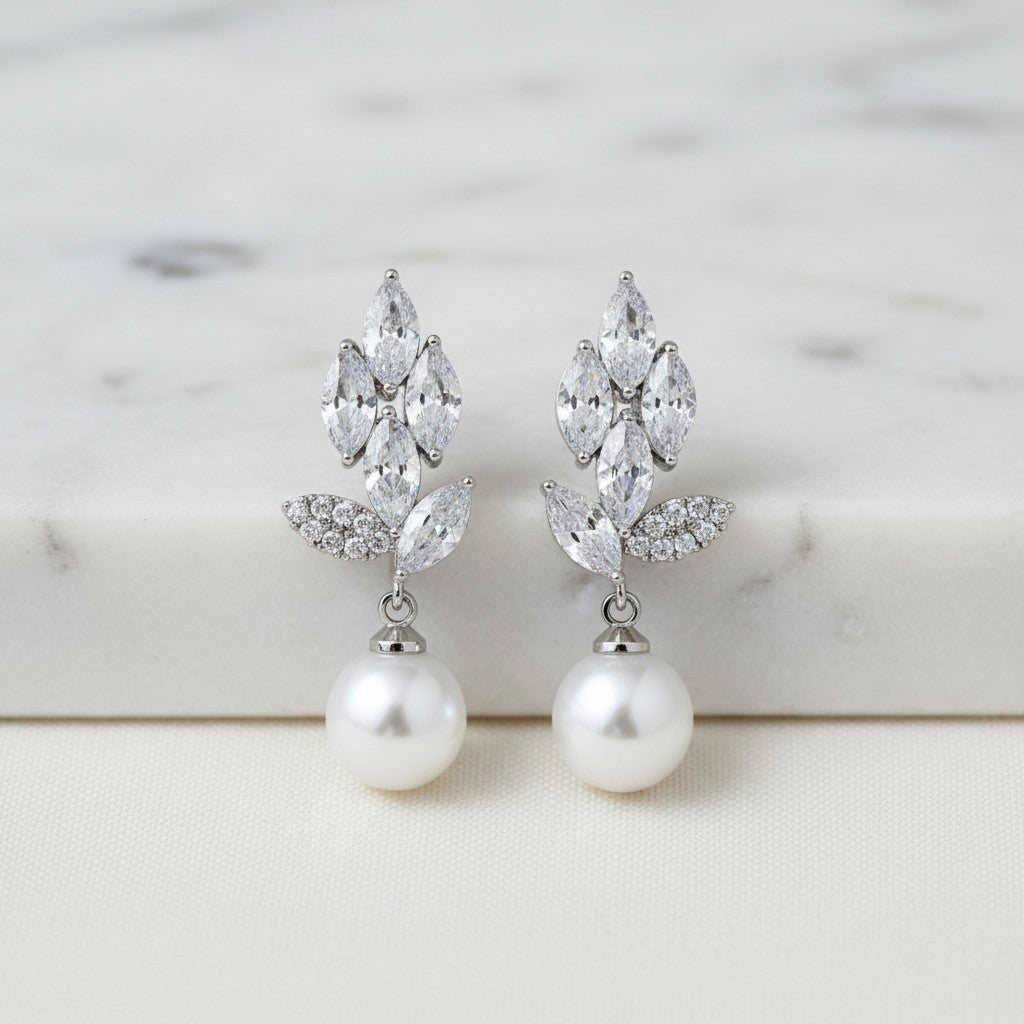 CUBIC ZIRCONIA COLLECTION - GLITZY PEARL EARRINGS - CZER671 SILVER