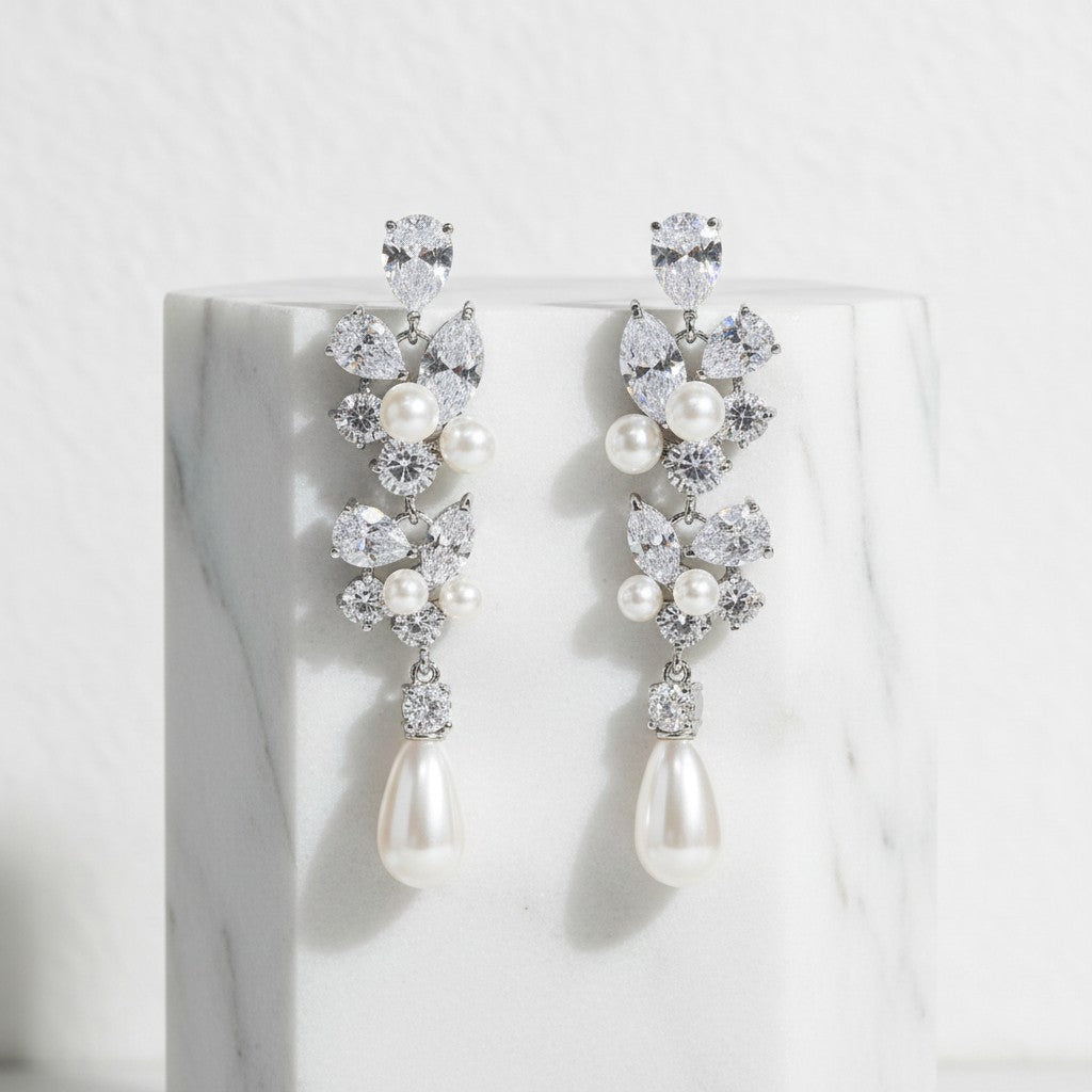 CUBIC ZIRCONIA COLLECTION - EXQUISITE STARLET EARRINGS - CZER687 SILVER