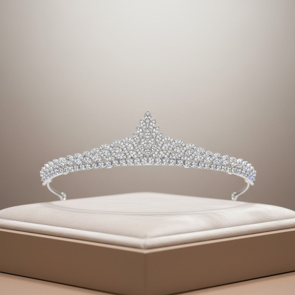 CUBIC ZIRCONIA COLLECTION - VINTAGE STYLE TIARA - AHB160 SILVER