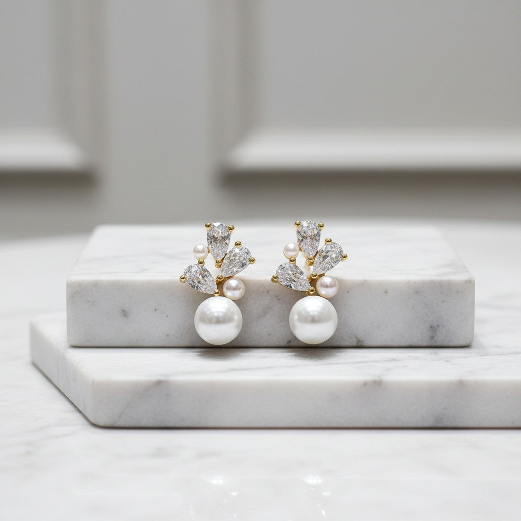 CUBIC ZIRCONIA COLLECTION - VINTAGE CHARM EARRINGS - CZER707 GOLD