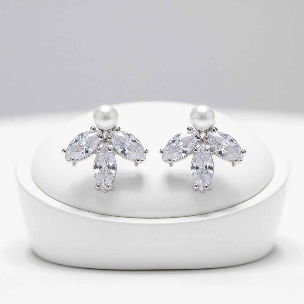 CUBIC ZIRCONIA COLLECTION - DAINTY PEARL SPARKLE EARRINGS - CZER735 SILVER