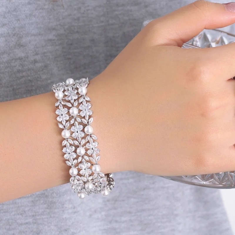 CUBIC ZIRCONIA COLLECTION - LUXURY SIMULATED DIAMOND BRACELET - BR152 SILVER