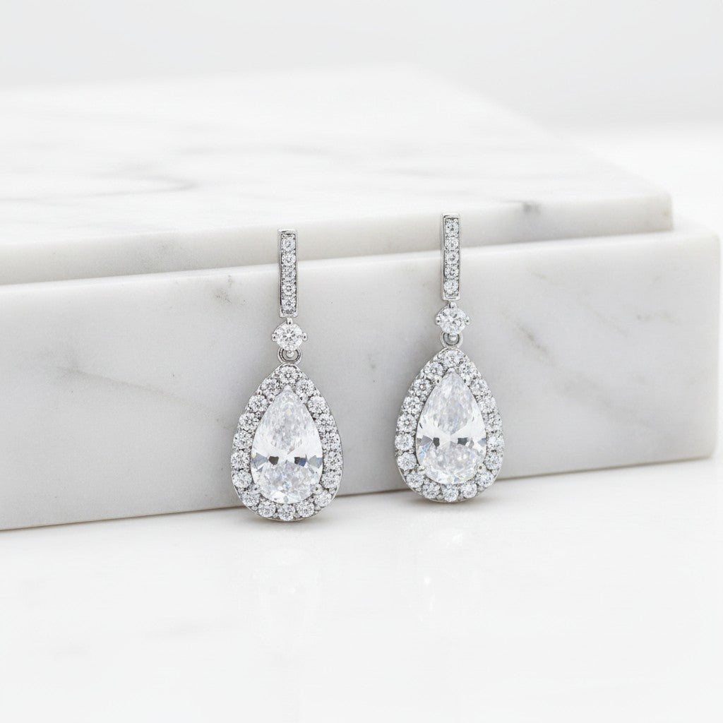 CUBIC ZIRCONIA COLLECTION - CRYSTAL SHIMMER EARRINGS - SILVER CZER760