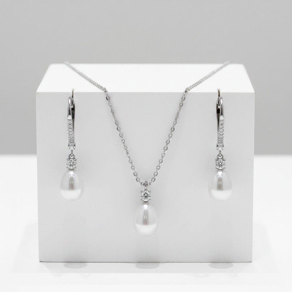 CUBIC ZIRCONIA COLLECTION - EXQUISITE FRESHWATER PEARL SET - CZNK219 SILVER