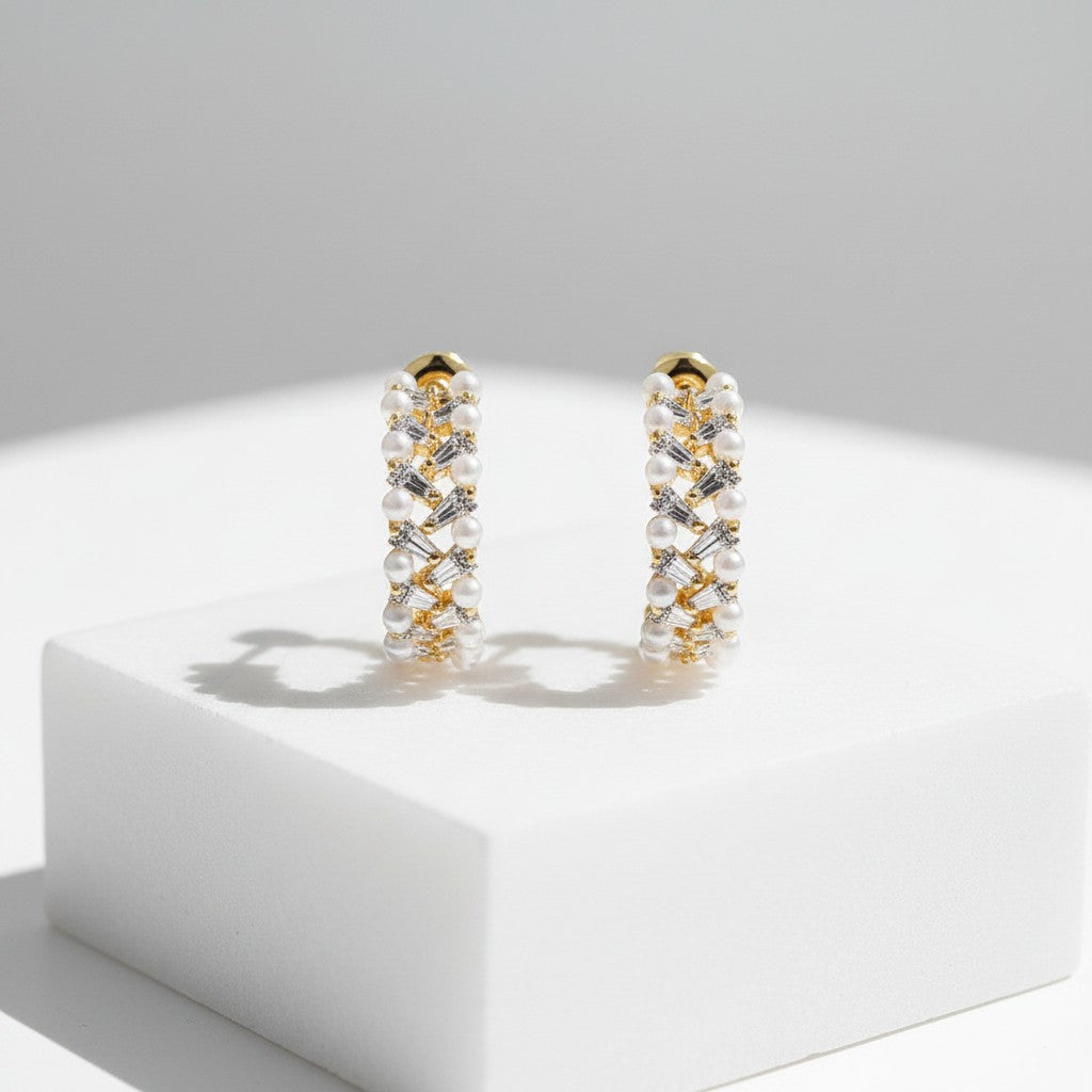 CUBIC ZIRCONIA COLLECTION - CHIC PEARL EARRINGS - CZER768 GOLD