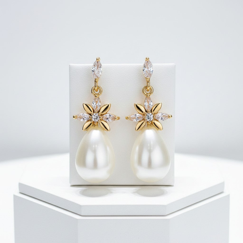 CUBIC ZIRCONIA COLLECTION - PEARL SPARKLE EARRINGS - CZER776 GOLD