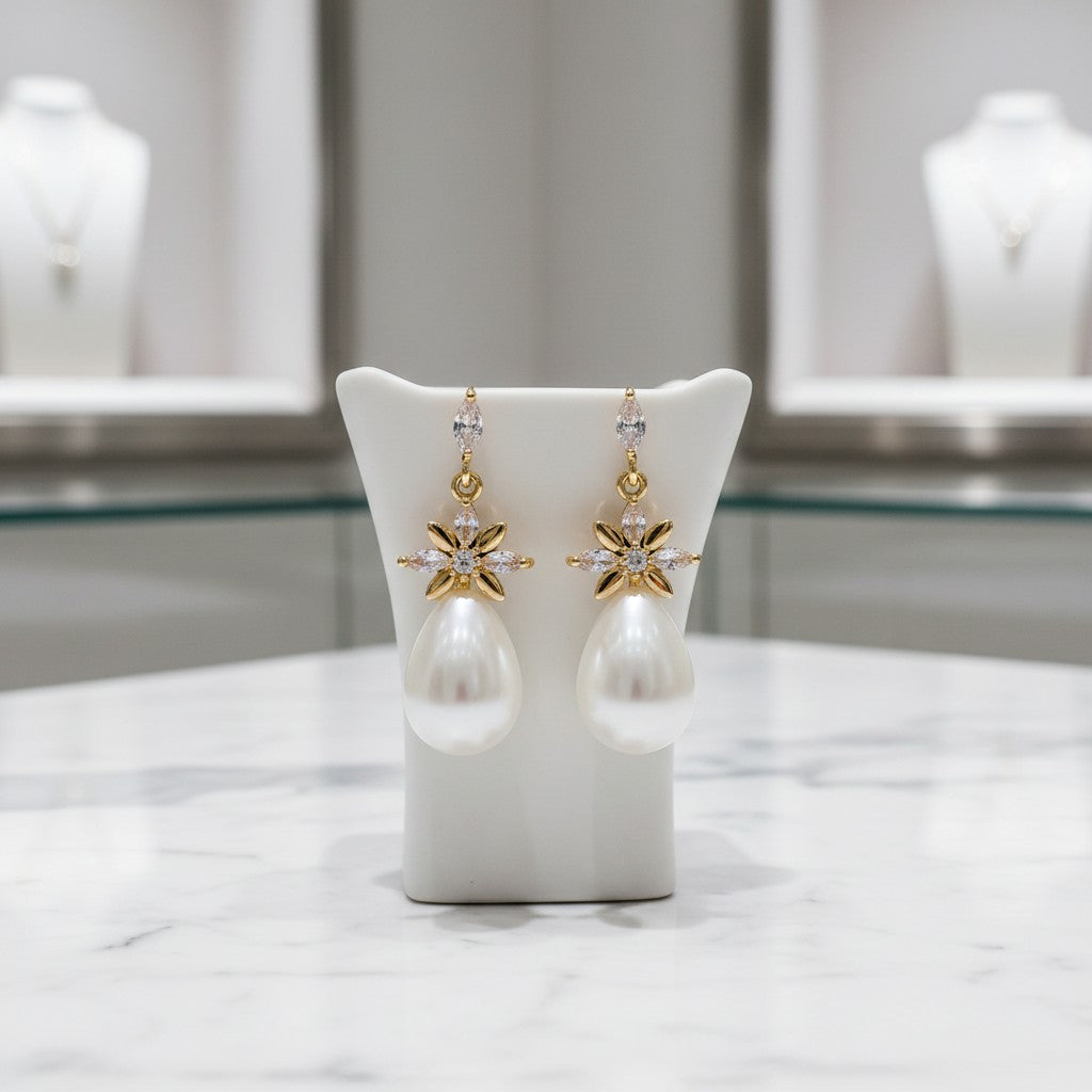 CUBIC ZIRCONIA COLLECTION - PEARL SPARKLE EARRINGS - CZER776 GOLD