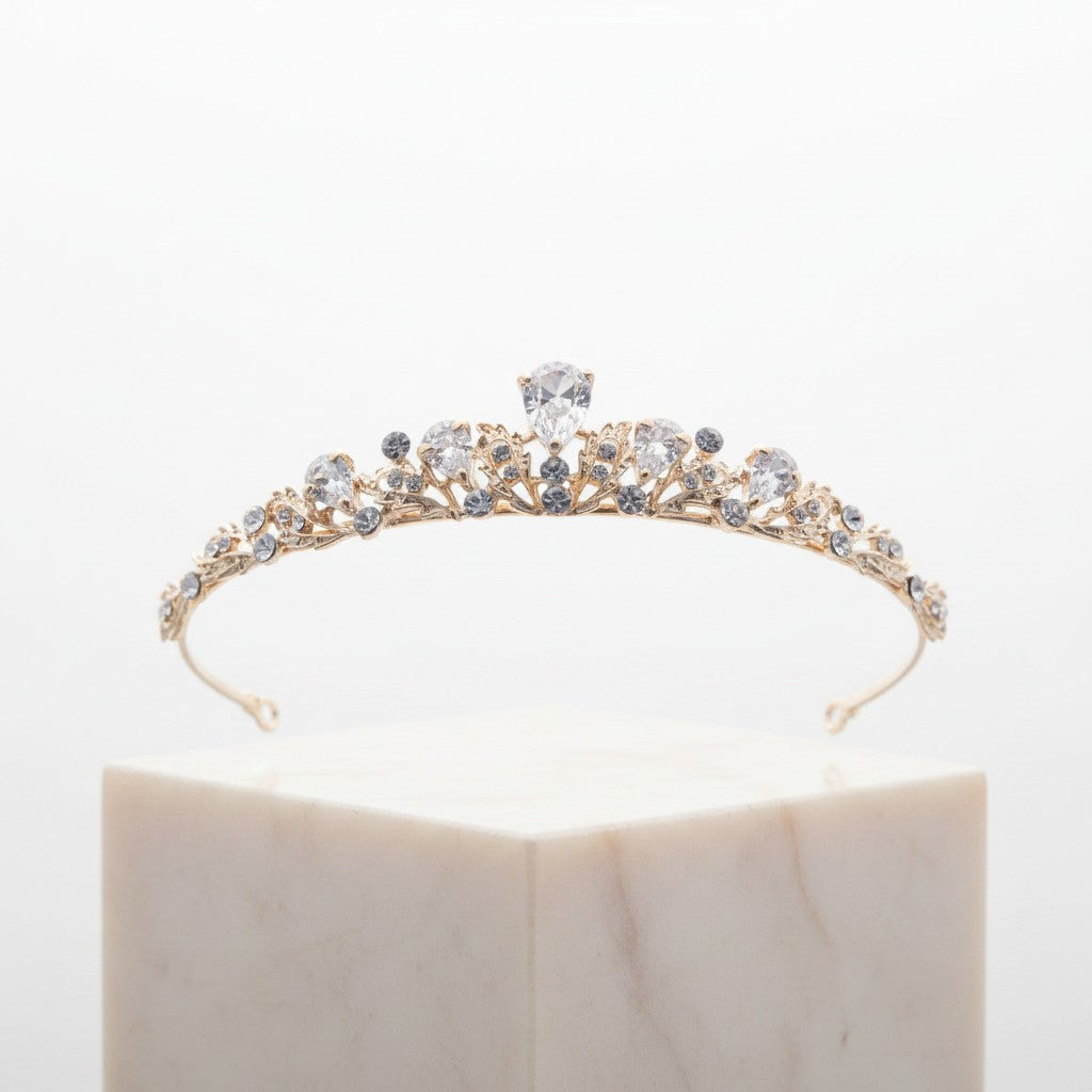 CUBIC ZIRCONIA COLLECTION - CHIC STARLET TIARA - AHB181 GOLD