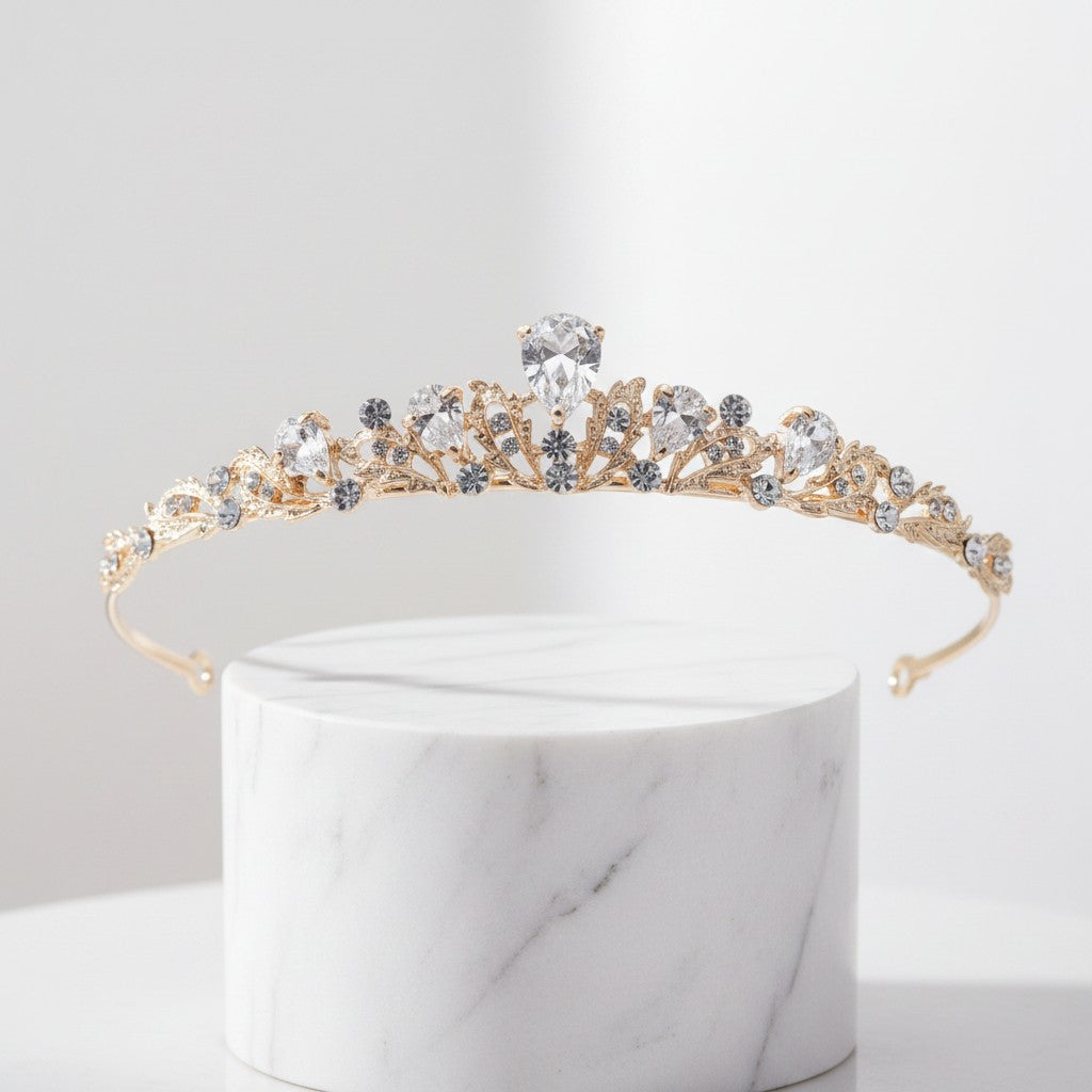 CUBIC ZIRCONIA COLLECTION - CHIC STARLET TIARA - AHB181 GOLD