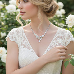 CUBIC ZIRCONIA COLLECTION - EXQUISITE DAISY PEARL NECKLACE SET - CZNK240 SILVER