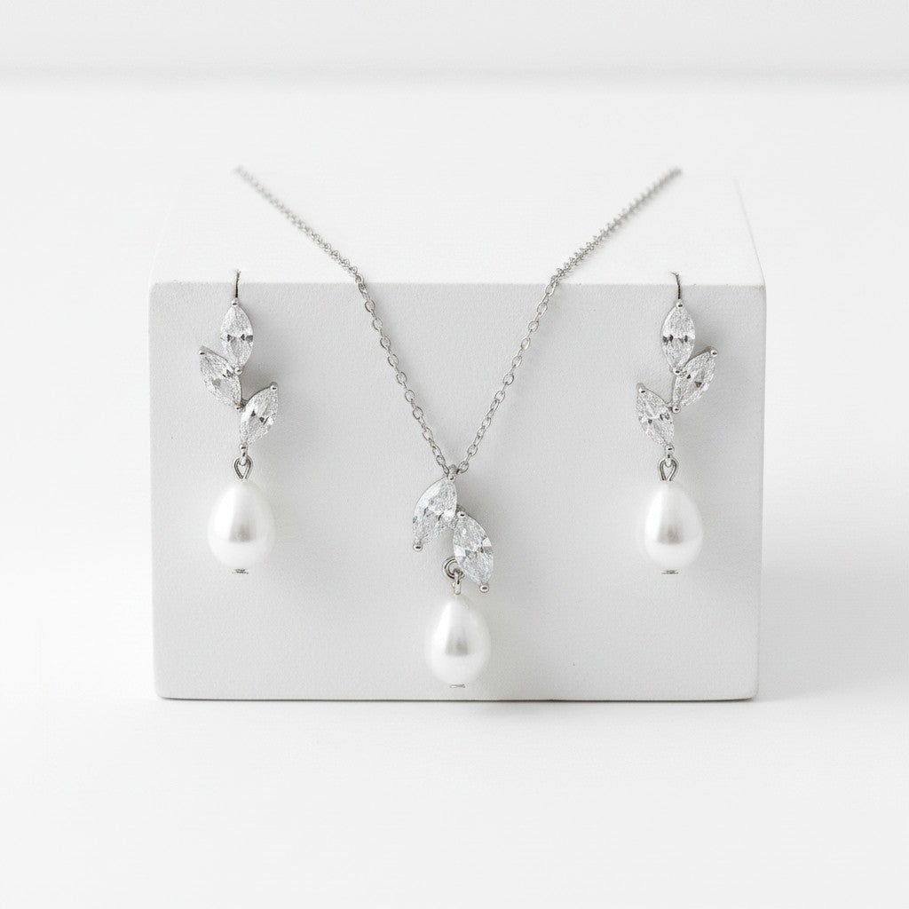CUBIC ZIRCONIA COLLECTION - VINE FRESHWATER PEARL NECKLACE SET - CZNK252 SILVER