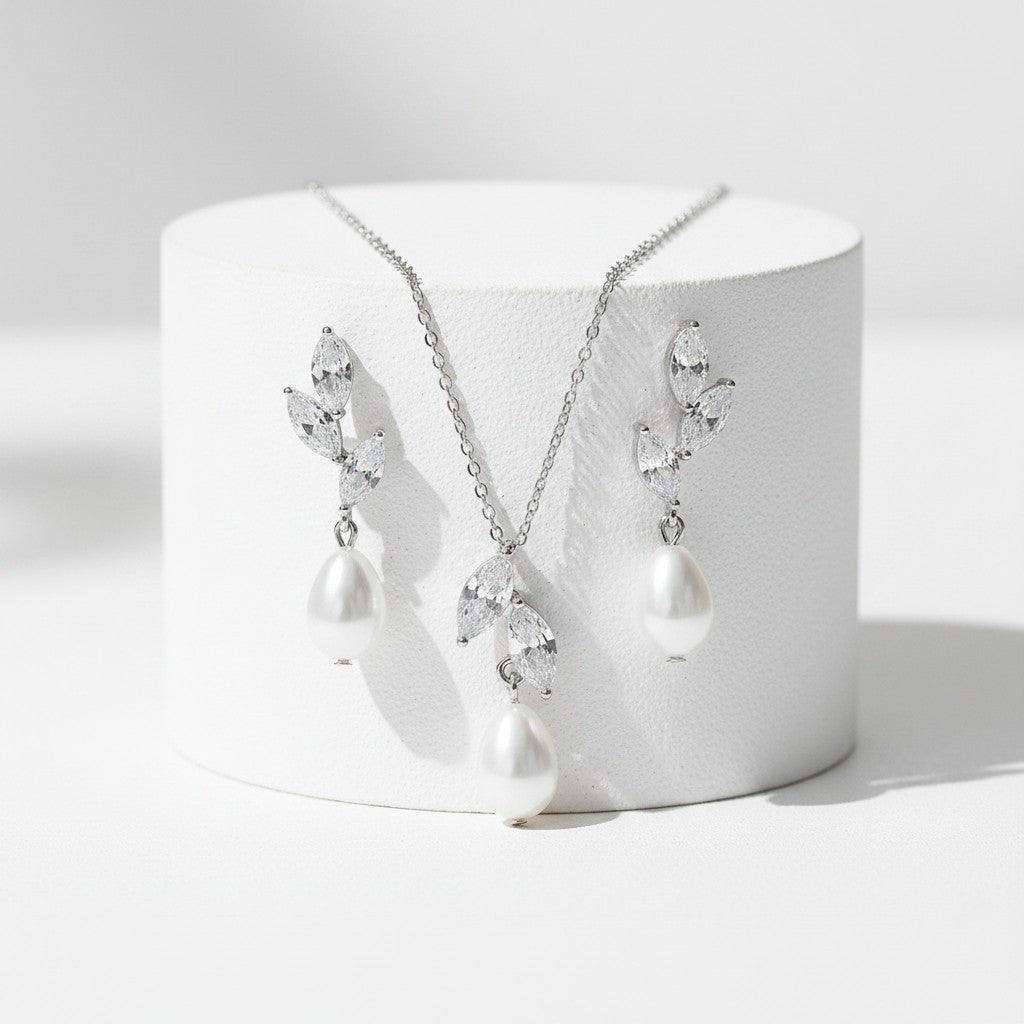 CUBIC ZIRCONIA COLLECTION - VINE FRESHWATER PEARL NECKLACE SET - CZNK252 SILVER
