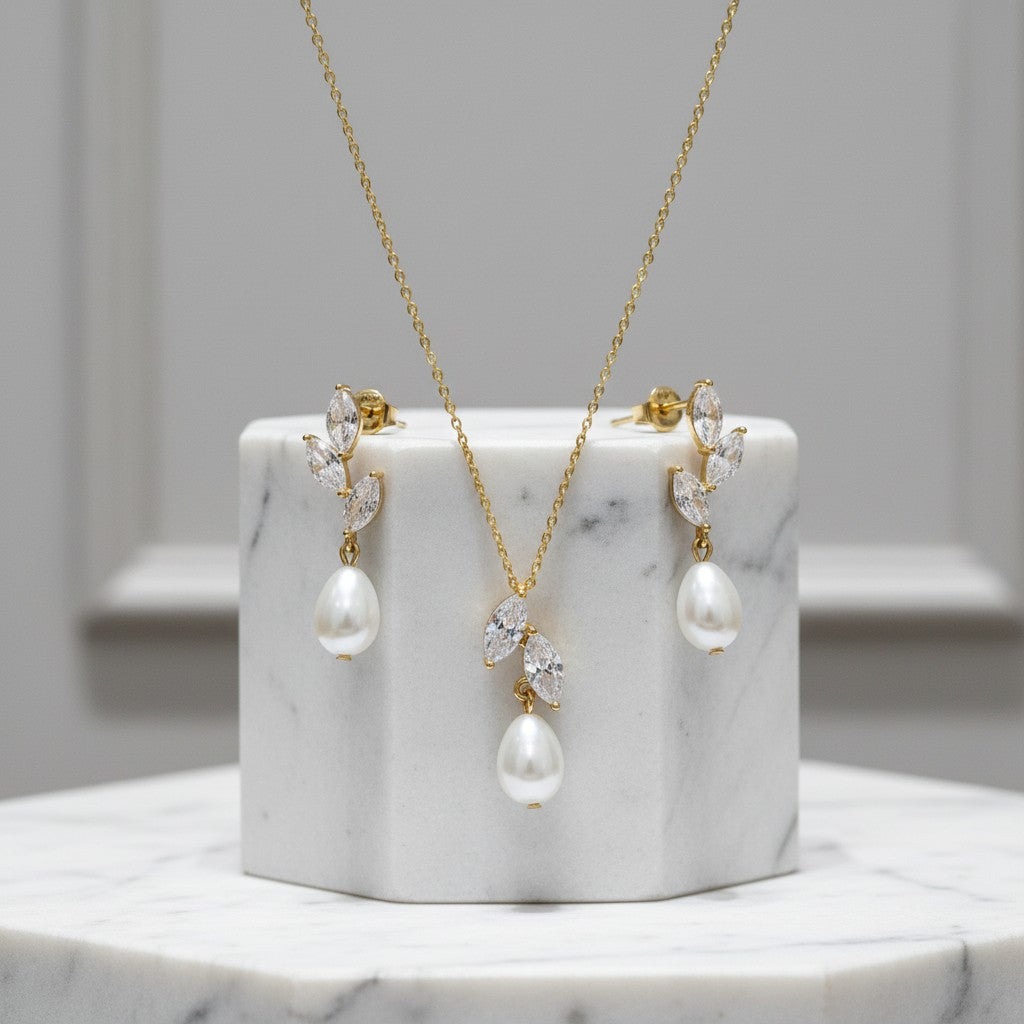 CUBIC ZIRCONIA COLLECTION - VINE FRESHWATER PEARL NECKLACE SET - CZNK252 GOLD