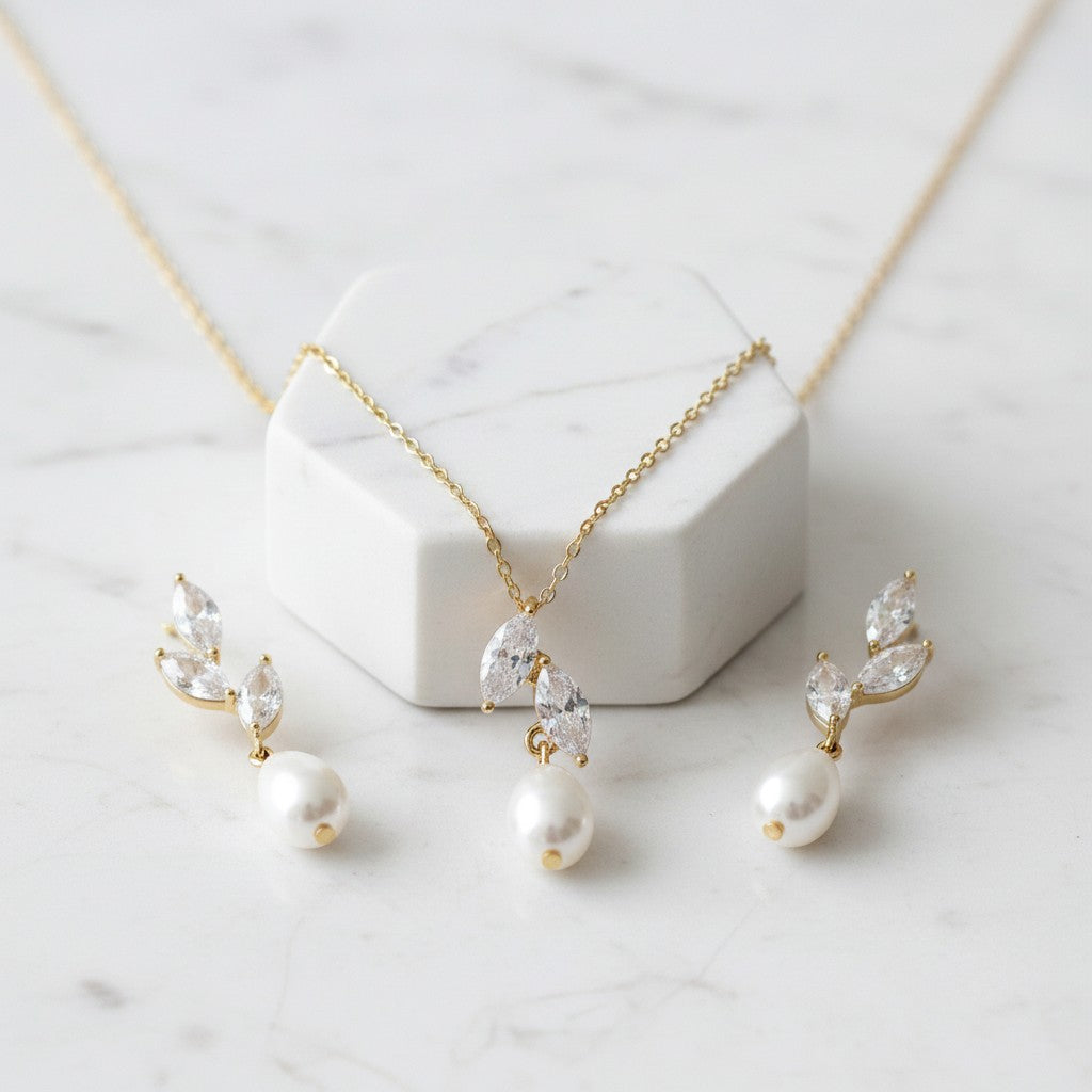 CUBIC ZIRCONIA COLLECTION - VINE FRESHWATER PEARL NECKLACE SET - CZNK252 GOLD
