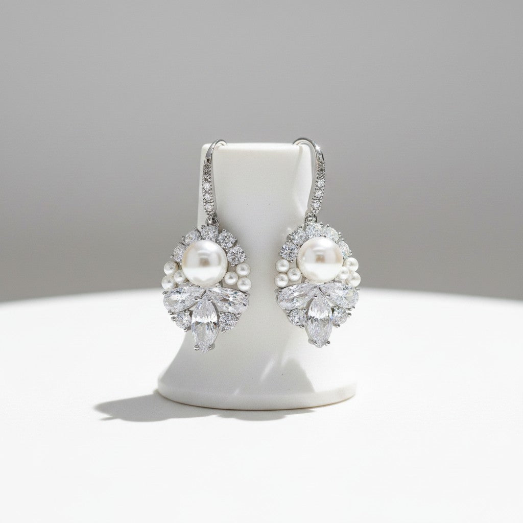 CUBIC ZIRCONIA COLLECTION - VINTAGE ALLUE EARRINGS - CZER818 SILVER