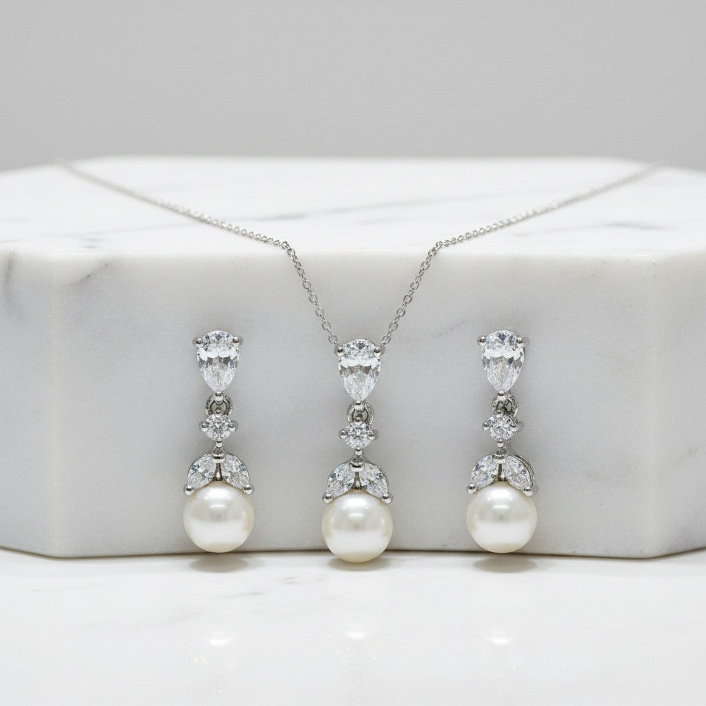 CUBIC ZIRCONIA COLLECTION - GRACEFUL PEARL NECKLACE SET - CZNK255 SILVER