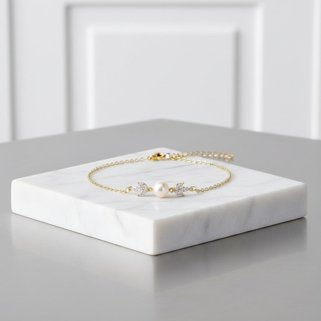 CUBIC ZIRCONIA COLLECTION - CHIC PEARL BRACELET - BR134 GOLD