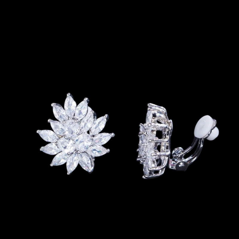 CUBIC ZIRCONIA COLLECTION - DIAMOND CLUSTER CLIP ON EARRINGS - CZER836 SILVER